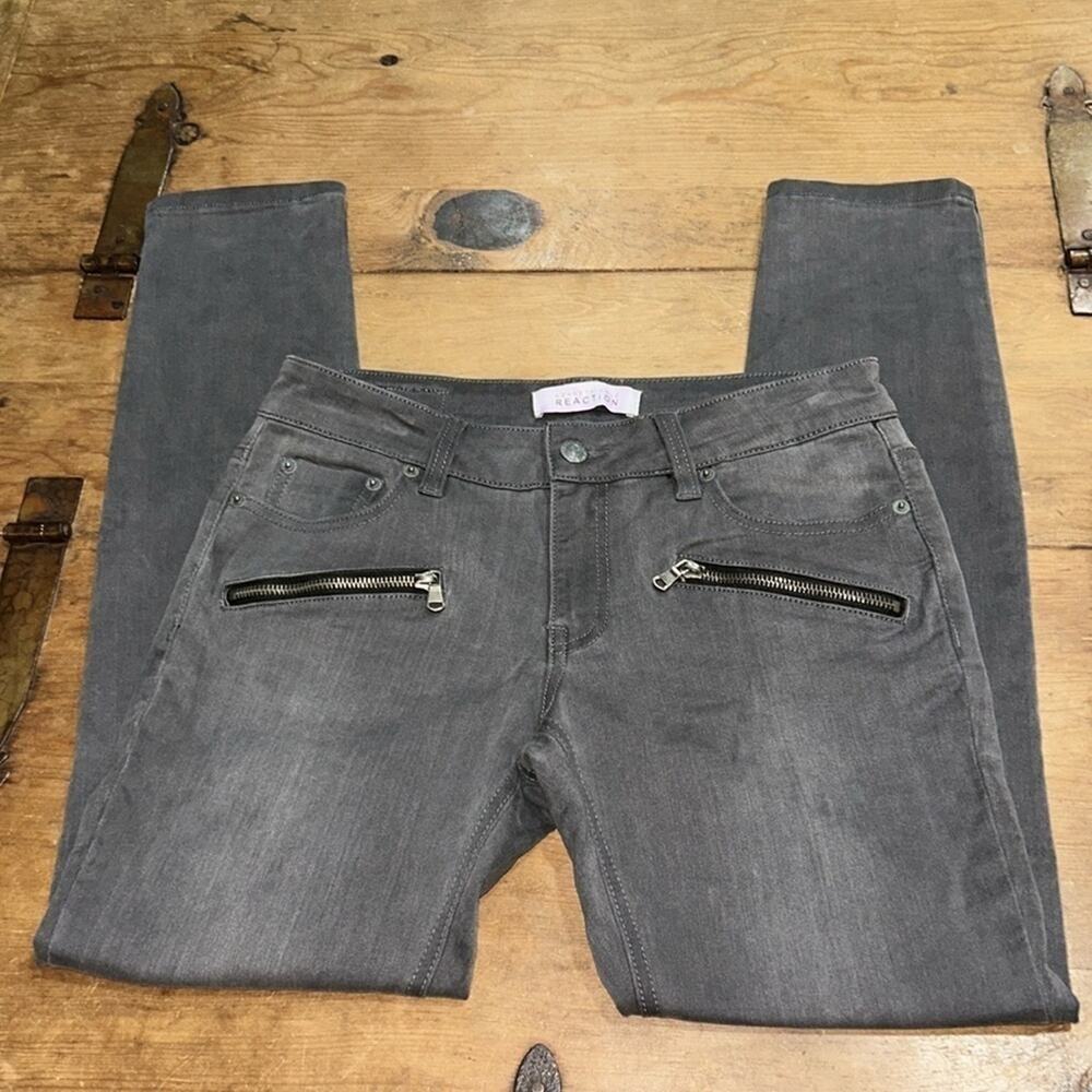 Woman’s Kenneth Cole Reaction Gray Skinny Jeans Size 2